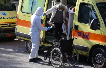 Καταγγελία: Καρκινοπαθής με κορωνοϊό περίμενε 10 ώρες για κρεβάτι στον αύλειο χώρο του νοσοκομείου Χανίων