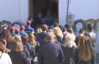 Σάμος-Σεισμός: Το τελευταίο αντίο στον 17χρονο Άρη (pics)