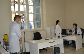 Δήμος Αθηναίων: Κοινωνικό Ιατρείο και συνταγογραφήσεις για άστεγους και άπορους
