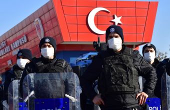 Σάλος με διορισμό πρύτανη από τον Ερντογάν - 17 συλλήψεις και επιδρομές αστυνομίας