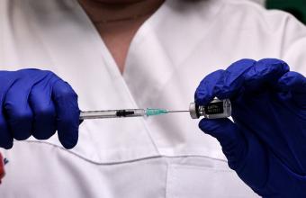 EMA: «Πράσινο φως» στο εμβόλιο της Pfizer για παιδιά 12-15 ετών