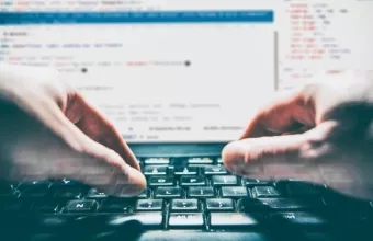 Ουκρανία: Κατηγορεί τη Ρωσία για τις κυβερνοεπιθέσεις κατά του υπουργείου Άμυνας και τραπεζών 	