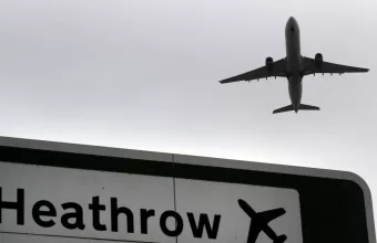 Βρετανία: Προβλήματα στα μεγάλα αεροδρόμια λόγω της ομίχλης