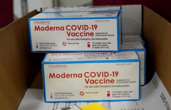 Έφτασαν στην Ελλάδα οι πρώτες 8.000 δόσεις του εμβολίου της Moderna
