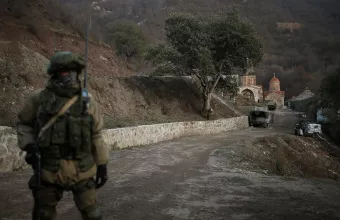 Μισθοφόροι και όπλα της Ρωσίας στην Ουκρανία-Να φύγει το ΝΑΤΟ ζητά η Μόσχα