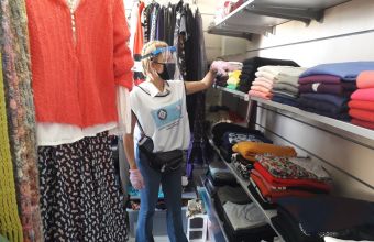 Δήμος Αθηναίων: Στο σπίτι η διανομή ρούχων, σχολικών και παιχνιδιών στις ευπαθείς ομάδες της πόλης