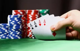 Έπαιζαν «Texas Holdem Poker»: 6 συλλήψεις για σπίτι- χαρτοπαικτική λέσχη στην Άρτα