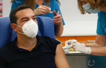 Κορωνοϊός: Εμβολιάστηκε ο Αλέξης Τσίπρας στον Ευαγγελισμό