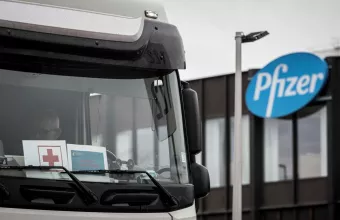 Αίτημα της Pfizer στον FDA για έγκριση τρίτης δόσης εμβολίου - Ποιους αφορά