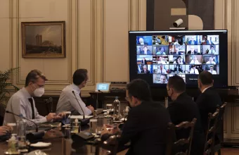 Μητσοτάκης σε υπουργικό: Ξεκινά εκστρατεία ενημέρωσης για τον εμβολιασμό