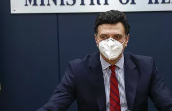 Κικίλιας: Ανοίγει σήμερα η πλατφόρμα των ραντεβού για εμβολιασμό της ηλικιακής ομάδας 40-44 ετών