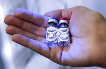 Ρωσία-Εμβόλιο: Παραγωγή του Sputnik-V σε μορφή που να διατηρείται σε κανονικές θερμοκρασίες ψυγείου