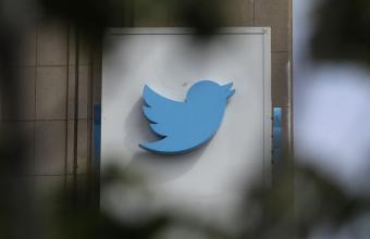 Twitter: Έκλεισε 70.000 λογαριασμούς αφιερωμένους στο QAnon μετά την εισβολή στο Καπιτώλιο