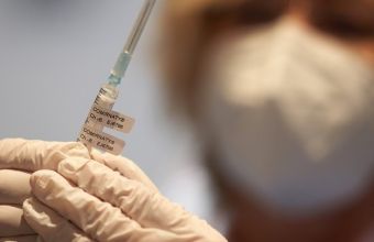 Πάνω από 8.000 εμβολιασμοί στις 8/1 - Έως 17.500 ημερησίως για τον υπόλοιπο Ιανουάριο