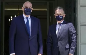 Οι περιφερειακές εξελίξεις στο επίκεντρο της συνομιλίας Δένδια-Μάας