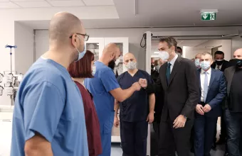 Μητσοτάκης από ΚΑΤ για τα 30 νέα κρεβάτια ΜΕΘ: Ο κορωνοϊός δεν κάνει διακρίσεις- Οι υγειονομικοί δίνουν το παράδειγμα
