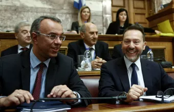 Σταϊκούρας για πληγείσες επιχειρήσεις: 8μηνη επιδότηση δόσης - Προειδοποίηση Στουρνάρα