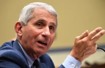 Φάουτσι για μετάλλαξη Όμικρον: Νωρίς για συμπεράσματα - Οι «ενθαρρυντικές» πρώτες ενδείξεις