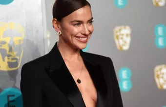 Η σέξι topless φωτογραφία της Ιρίνα Σάικ που «έριξε» το Instagram (pic)