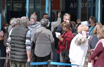 Κορωνοϊός: Μόλις το 14% των ανεμβολίαστων άνω των 60 ετών πλήρωσε το πρόστιμο των 100 ευρώ