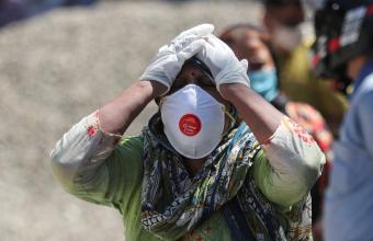 Κορωνοϊός- Έκρηξη κρουσμάτων στην Ινδία: Tουλάχιστον 400.000 νέες μολύνσεις σε 1 μέρα