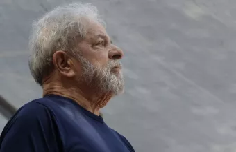 «Πούτιν και Ζελένσκι φταίνε εξίσου» λέει ο Λούλα για τον πόλεμο στην Ουκρανία