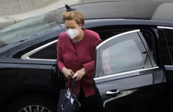 Εμβολιάστηκε η Μέρκελ με την πρώτη δόση του σκευάσματος της AstraZeneca