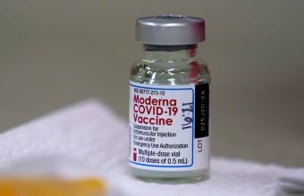 Τι δείχνει έρευνα για τα αντισώματα σε εμβολιασμένους με Moderna