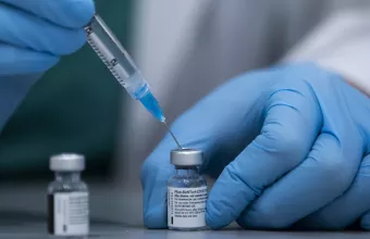 Και μετά τον εμβολιασμό, τι; -Τι ισχύει για μάσκες, ταξίδια και επαφή με κρούσμα