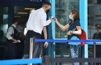 Κορωνοϊός: Ανοικτές οι πλατφόρμες ραντεβού για όλα τα διαθέσιμα εμβόλια στους 30-34 ετών 