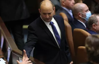 «O Nετανιάχου φεύγει ο Μπένετ έρχεται»: Πανηγυρισμοί στο Τελ Αβίβ για τον νέο πρωθυπουργό του Ισραήλ