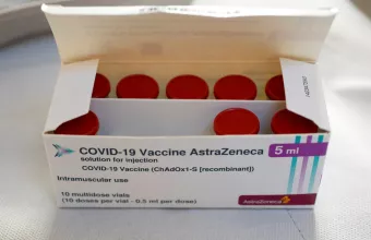 WSJ: AstraZeneca - J&J εξετάζουν τροποποίηση των εμβολίων για αντιμετώπιση των θρομβώσεων
