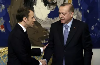 Μακρόν: Ο Ερντογάν με... διαβεβαίωσε ότι θέλει να φύγουν οι ξένοι μισθοφόροι από τη Λιβύη