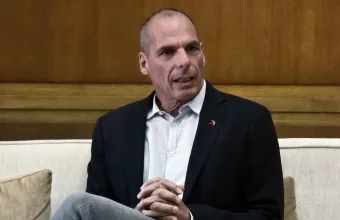 Βαρουφάκης για αύξηση κατώτατου μισθού: Τα 50 ευρώ να τα δώσει ο Μητσοτάκης στην παρέα του