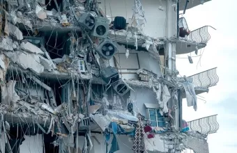 Μαϊάμι: Τουλάχιστον 1 νεκρός και 51 αγνούμενοι μετά την κατάρρευση τμήματος 12ώροφου κτιρίου (pic+vid)