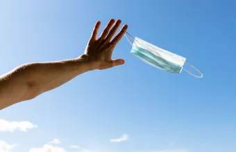 Τέλος οι μάσκες και στην Κύπρο - Τι αλλάζει με την καραντίνα και τα πιστοποιητικά