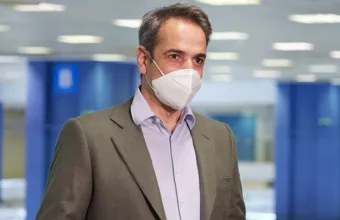 Μητσοτάκης από Γιάννενα: Να τους πείσουμε όλους να εμβολιαστούν - Τι είπε για τους νέους