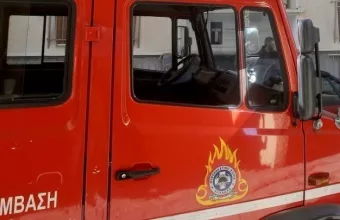 Φωτιά στο Π. Φάληρο: Τραύματα από μαχαιριές στο σώμα της ηλικιωμένης-Συνελήφθη ο γιος της
