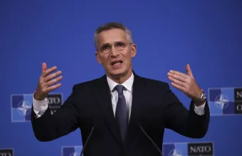 O Γενς Στόλτενμπεργκ κατά τη διάρκεια συνέντευξης Τύπου στη Χάγη