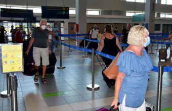 Κορωνοϊός: Επισκέπτες από Βρετανία και Δανία στην Ελλάδα μόνο με PCR 48 ωρών