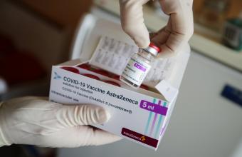 Κοκτέιλ αντισωμάτων AstraZeneca: Τι έδειξε δοκιμή προχωρημένης φάσης