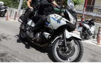Δάφνη: Σε διαθεσιμότητα αστυνομικοί που αδιαφόρησαν για ξυλοδαρμό της γυναίκας που δολοφονήθηκε