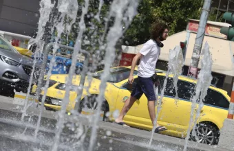 Νέο έκτακτο δελτίο της ΕΜΥ για τον καύσωνα: «Καμίνι» η χώρα έως τις 6 Αυγούστου 
