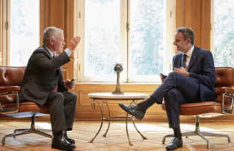 Μητσοτάκης – Βασιλιάς Αμπντάλα: Η Ελλάδα δωρίζει στην Ιορδανία 150.000 δόσεις εμβολίου