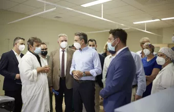 Μητσοτάκης: Κίνητρα σε γιατρούς, φαρμακοποιούς για να αυξηθούν τα ραντεβού εμβολιασμού 