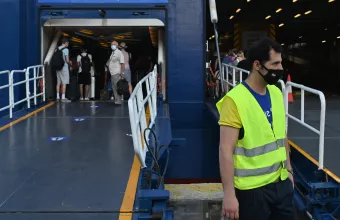 Κορωνοϊός: Ανησυχία για τα νησιά- Προς νέα περιοριστικά μέτρα και υποχρεωτικά rapid test μετά τις διακοπές