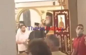 Σάλος με αντιεμβολιαστές στη Θεσσαλονίκη -Φώναζαν στον ιερέα: Αίσχος, ντροπή (ΒΙΝΤΕΟ)