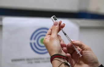 Κατ' οίκον εμβολιασμοί - Κίνητρα σε γιατρούς, φαρμακοποιούς: Στη Βουλή η τροπολογία (pdf)