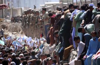 Τρόμος στην Καμπούλ: Πάνω από 100 οι νεκροί - Μπάιντεν σε ISIS: Θα σας κυνηγήσουμε