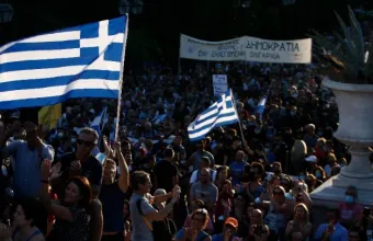 Προσαγωγές για τα επεισόδια στη συγκέντρωση αντιεμβολιαστών στην πλατεία Συντάγματος	